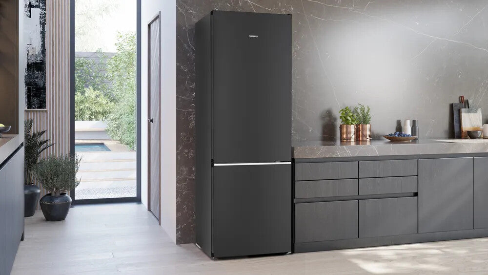 Siemens iQ500 KG49N4XAF koel-vriescombinatie Vrijstaand 440 l Zwart