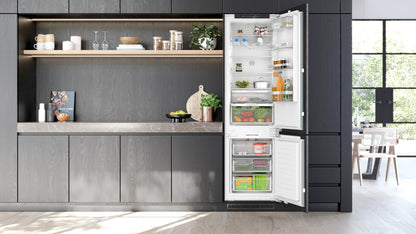 Bosch Serie 4 KIN96ADC0 koel-vriescombinatie Ingebouwd 290 l