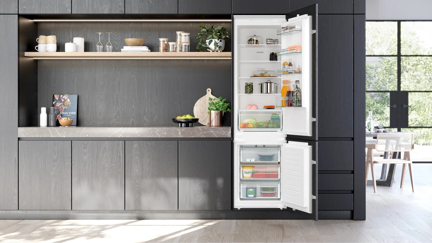 Siemens iQ100 KI96NNSE0 koel-vriescombinatie Ingebouwd 290 l Wit