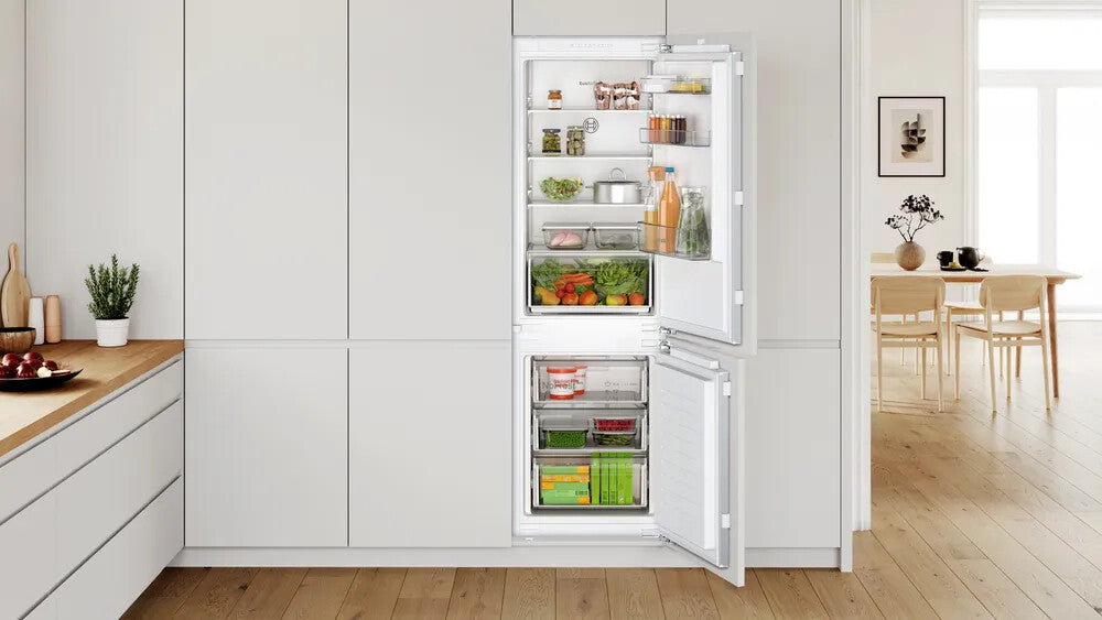 Bosch Serie 2 KIN86NFE0 koel-vriescombinatie Ingebouwd 260 l Wit